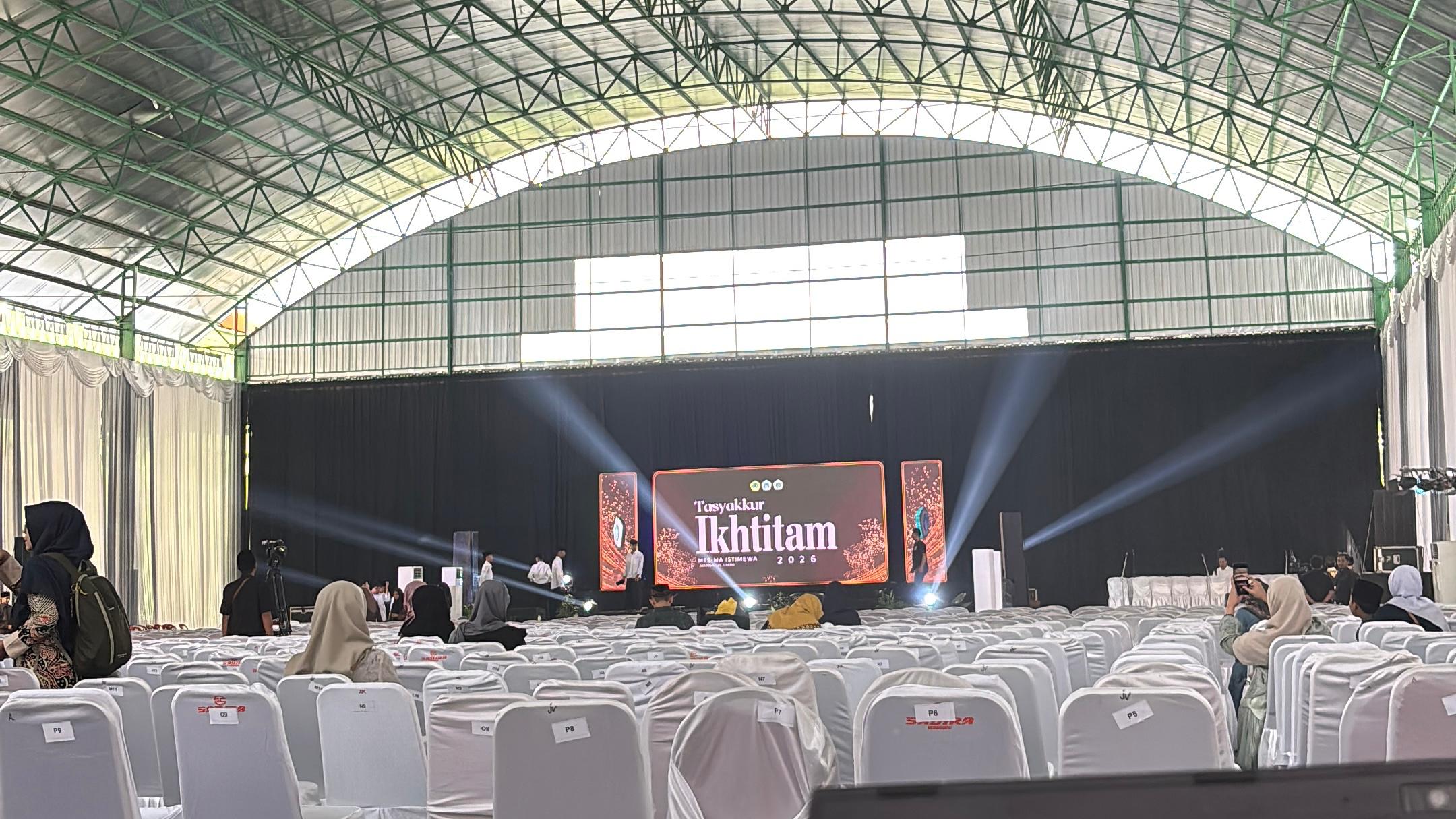 Haflah Akhirussanah MTs dan MA Amanatul Ummah Pacet, Momen Haru Pelepasan Santri Menuju Masa Depan
